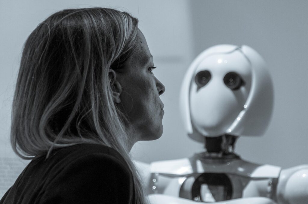 未来的な人型ロボットの顔