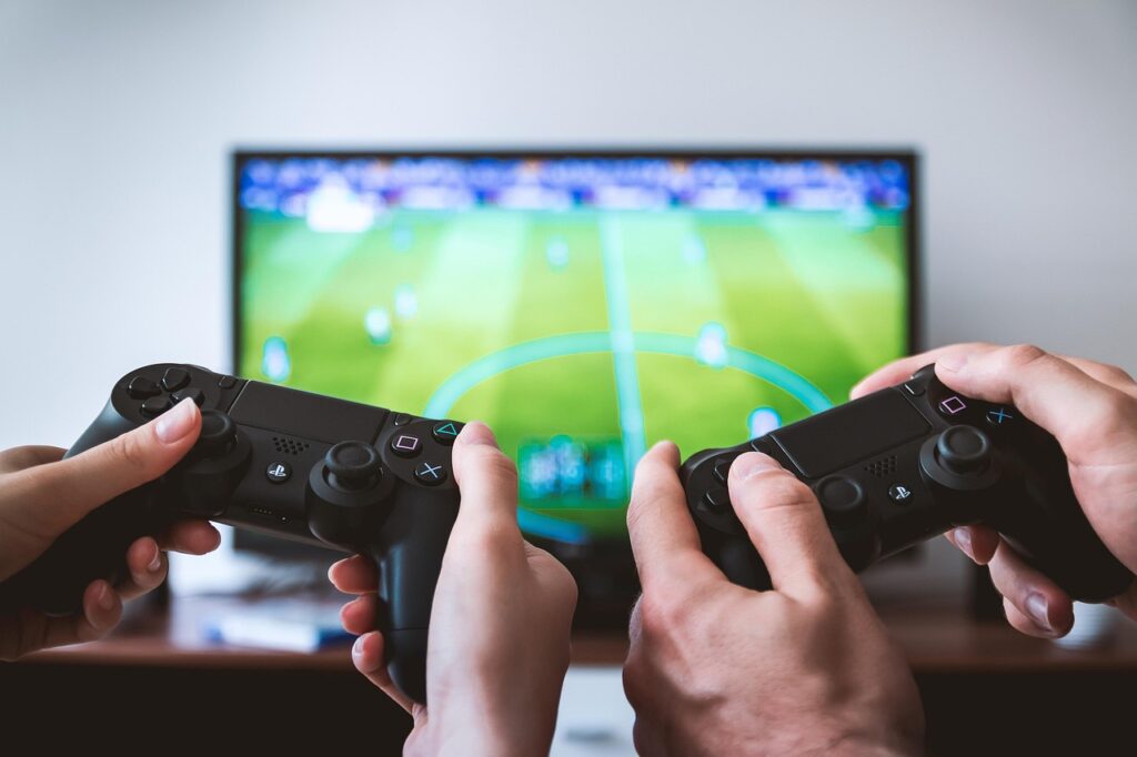 ゲームコントローラーとテレビ画面